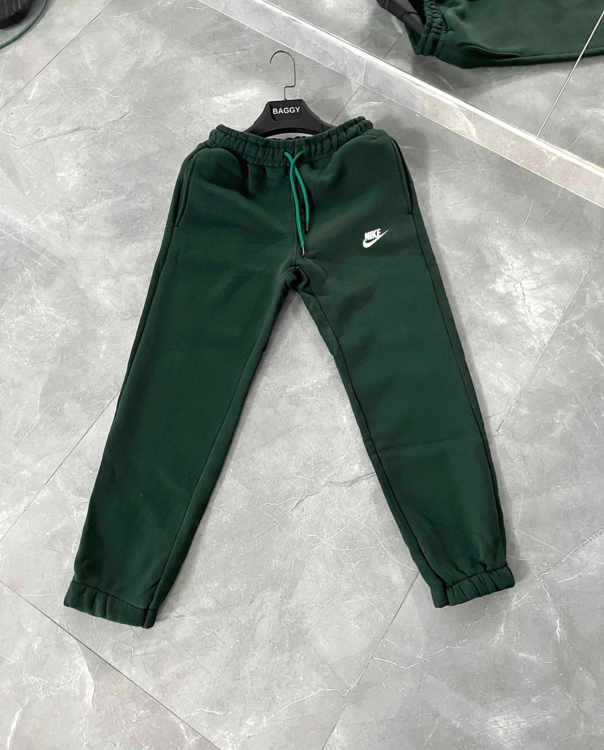 Premium Fleece🔥|winter Nike Logo Trouser’s For Men/Women