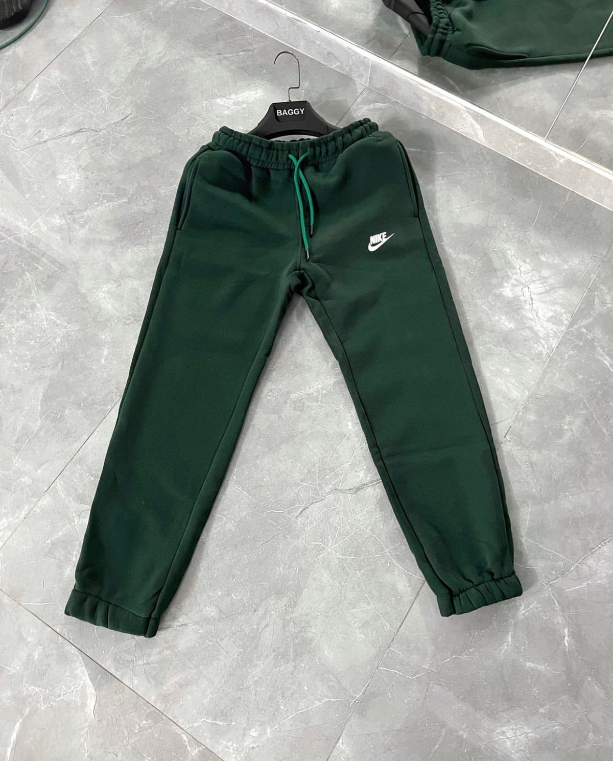Premium Fleece🔥|winter Nike Logo Trouser’s For Men/Women