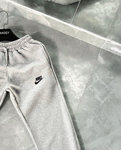 Premium Fleece🔥|winter Nike Logo Trouser’s For Men/Women