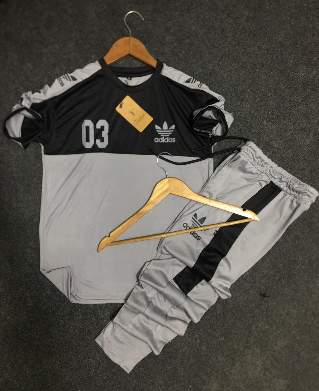 Men’s Two-Tone Tracksuit Set – Round Neck Top & Jogger Pants