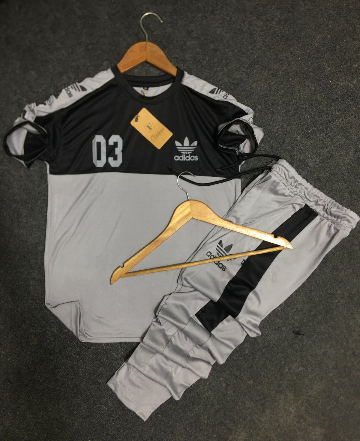 Men’s Two-Tone Tracksuit Set – Round Neck Top & Jogger Pants