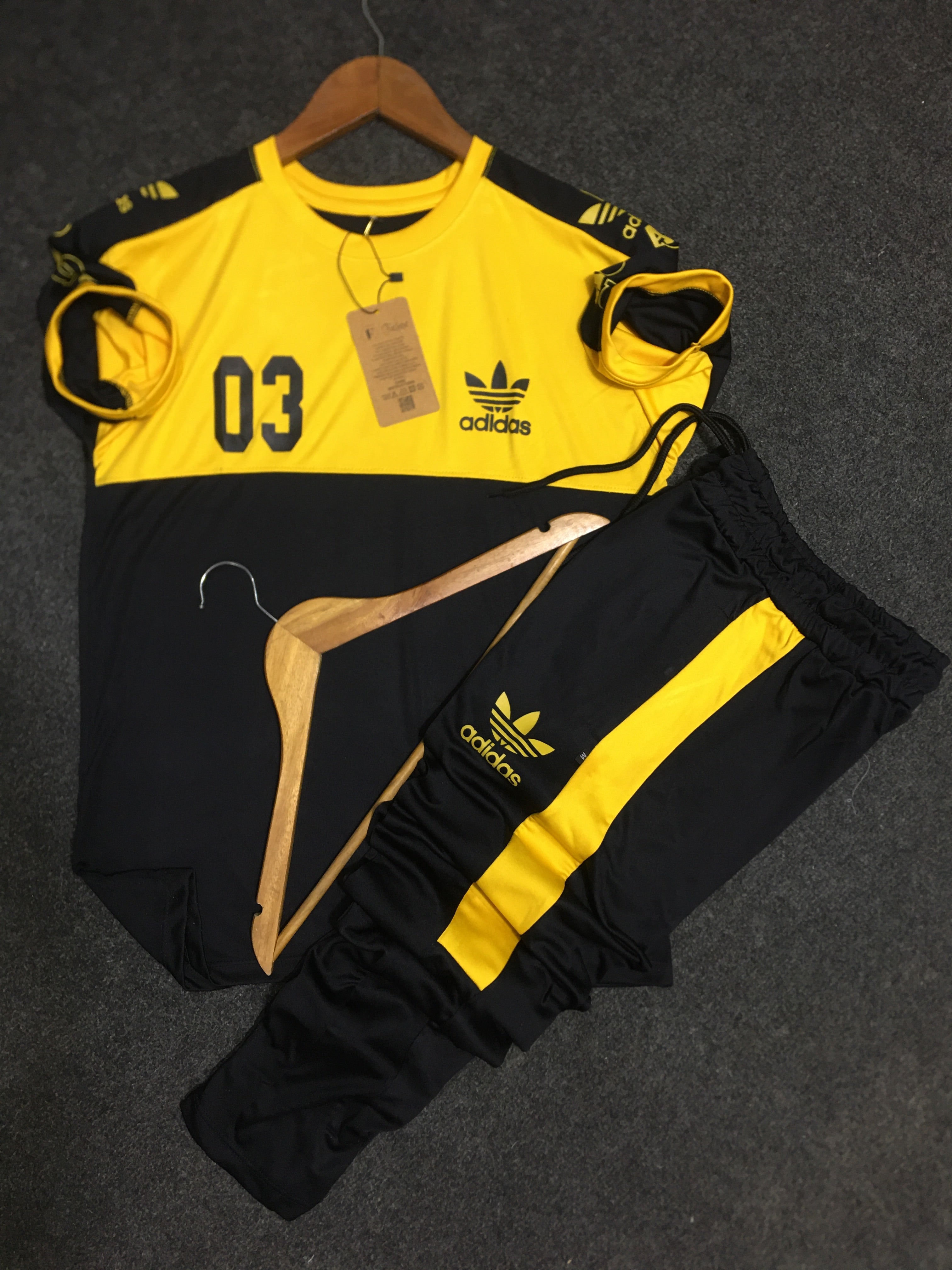 Men’s Two-Tone Tracksuit Set – Round Neck Top & Jogger Pants