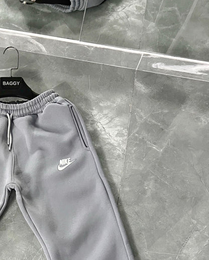 Premium Fleece🔥|winter Nike Logo Trouser’s For Men/Women