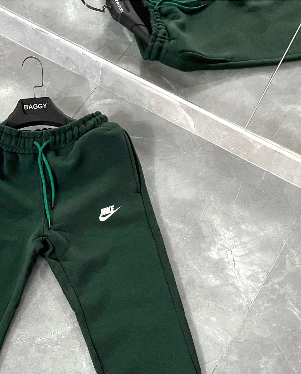 Premium Fleece🔥|winter Nike Logo Trouser’s For Men/Women