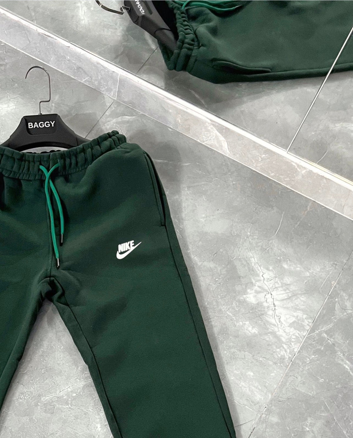 Premium Fleece🔥|winter Nike Logo Trouser’s For Men/Women