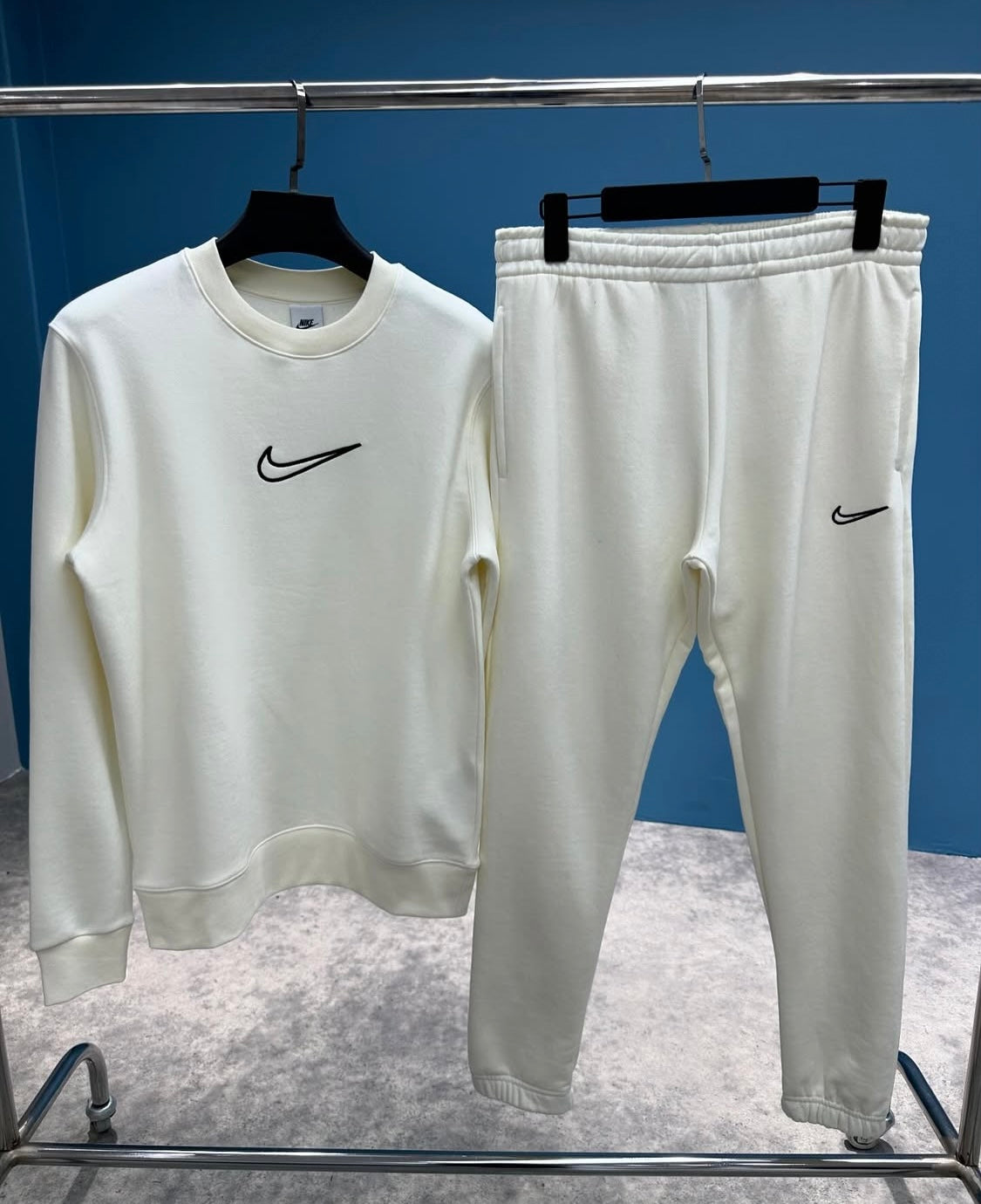 Premium “Swoosh” Winter Tracksuits for Men – Sweatshirt & Jogger Set