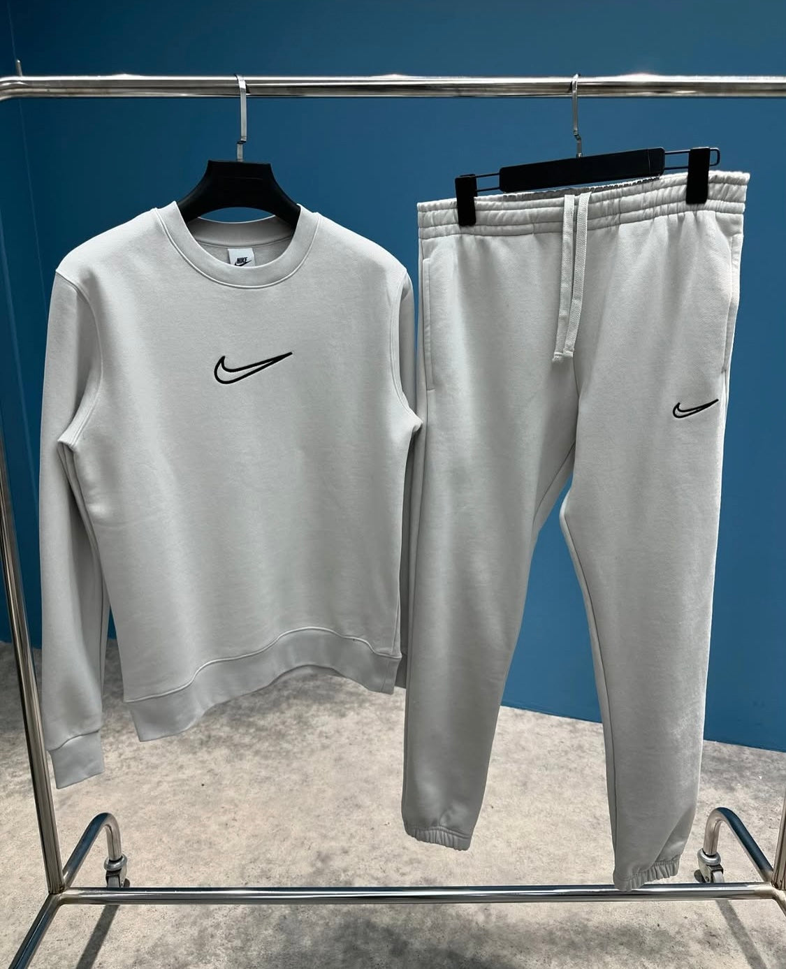 Premium “Swoosh” Winter Tracksuits for Men – Sweatshirt & Jogger Set